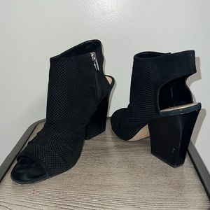 Vince Camuto VC-KENTVI Perforated Suede Open Toe/Heel Ankle Booties Blk Sz11/43